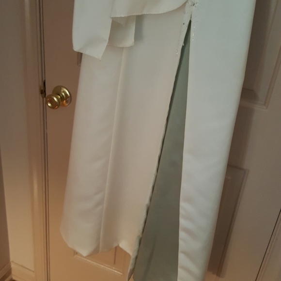 🏆🎀HOST PICK🎀🏆 Alexia Designs Gown w/Wrap - Picture 3 of 6